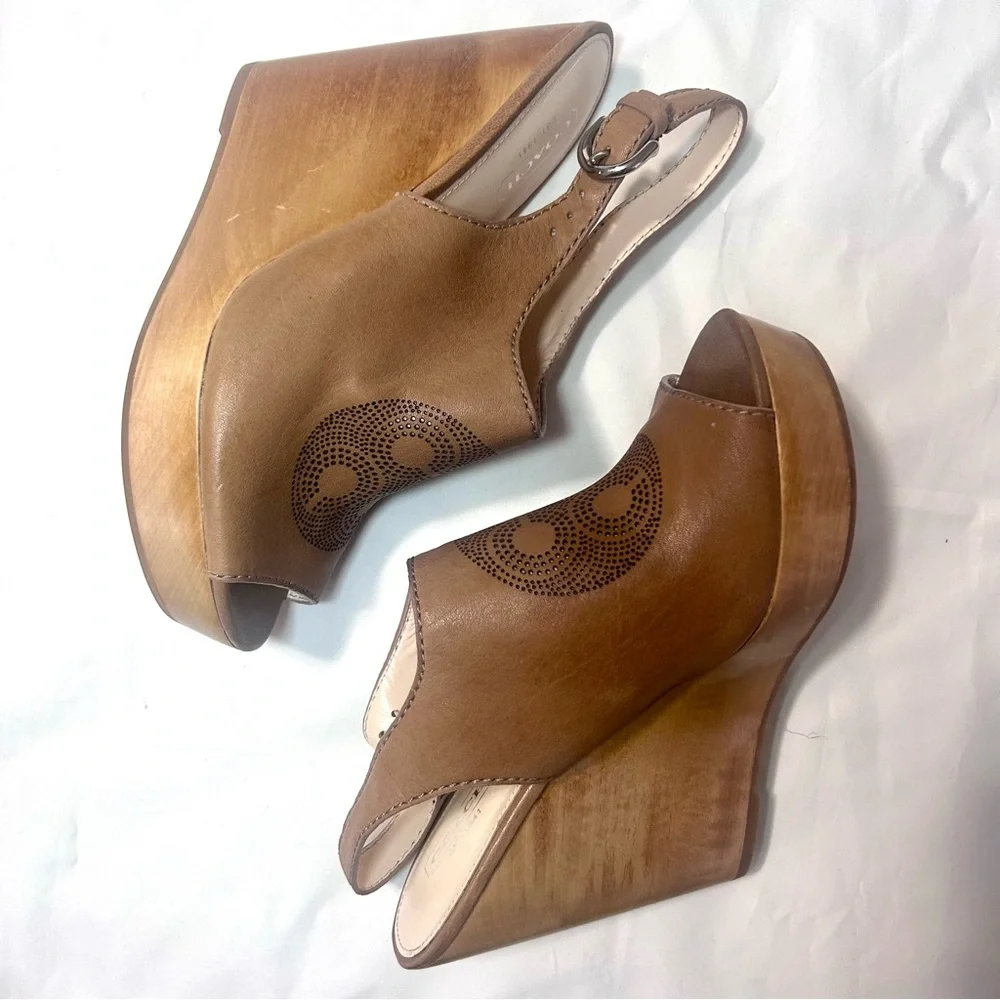 Coach Jade Beige Leather Wedge Sandals.8B - Picture 5 of 16